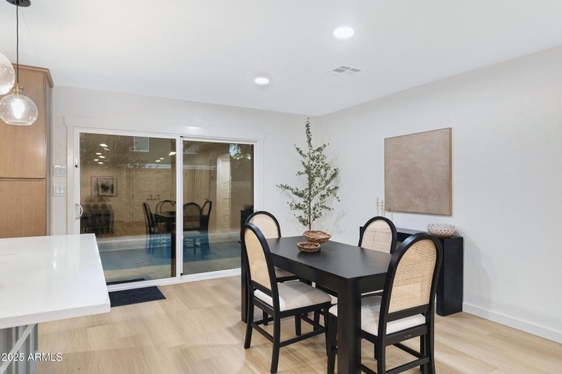 1527 E Bell De Mar Dr-9