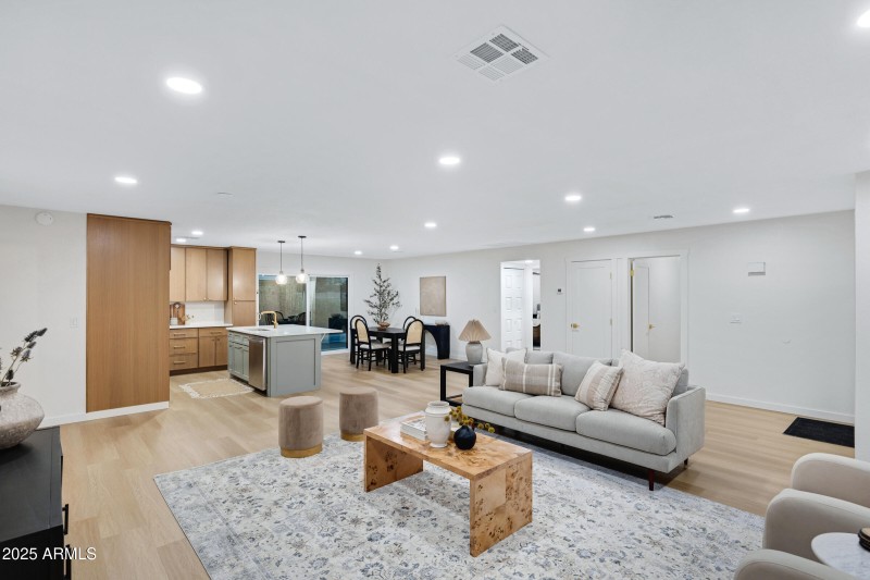 1527 E Bell De Mar Dr-6