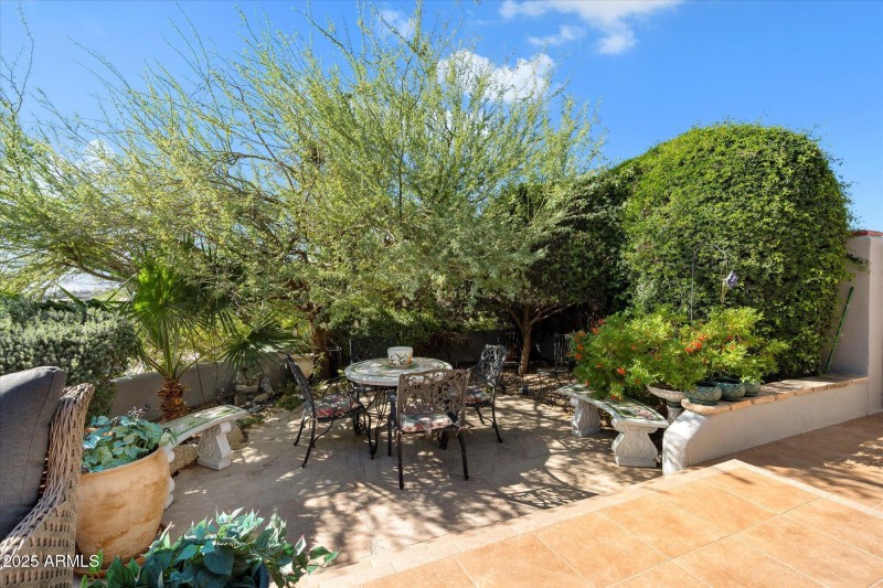 Charming outdoor space