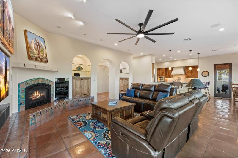 Picture Windows w/ Mountain Views