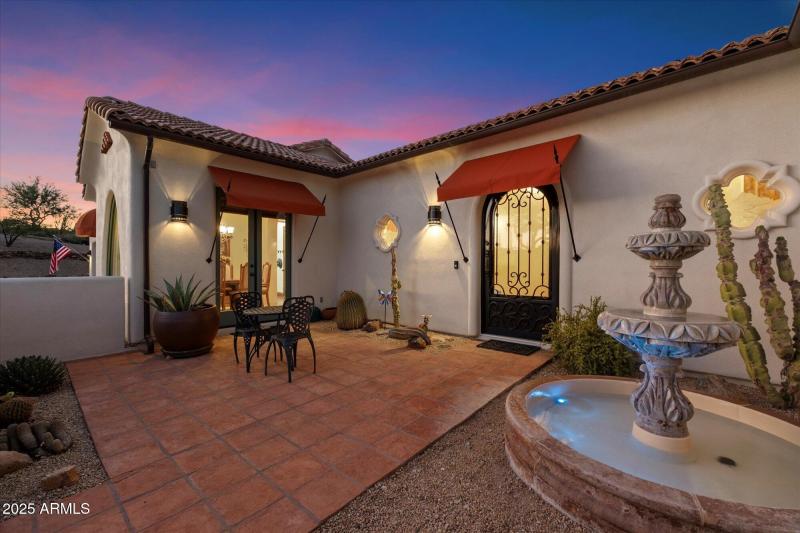Private Front Patio w/ Fountain