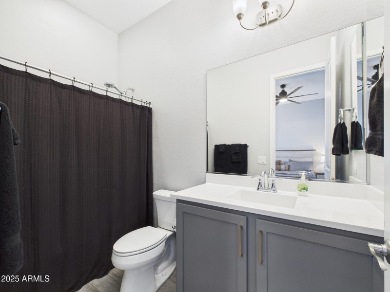 CAM03379G0-PR0160-STILL002