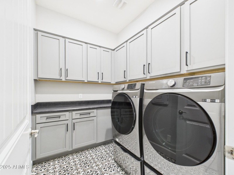 CAM03379G0-PR0160-STILL005