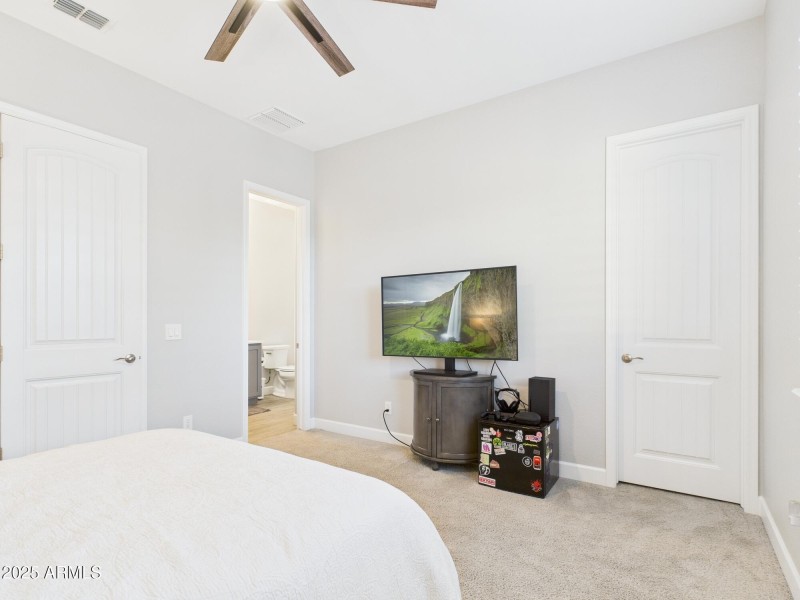 CAM03379G0-PR0160-STILL009