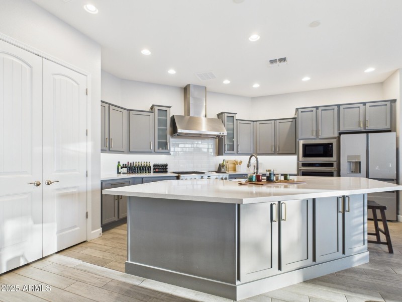 CAM03379G0-PR0160-STILL010