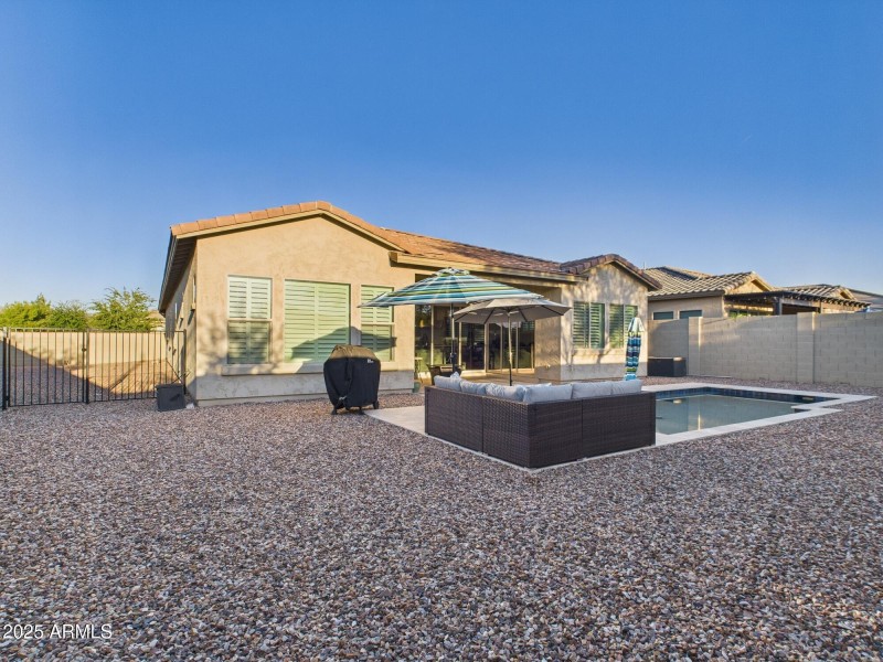 CAM03379G0-PR0160-STILL015