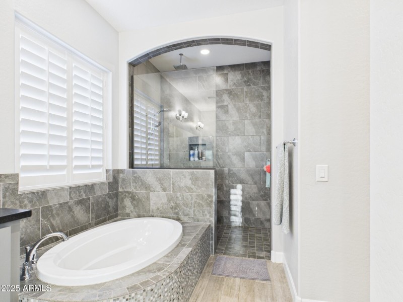 CAM03379G0-PR0160-STILL019