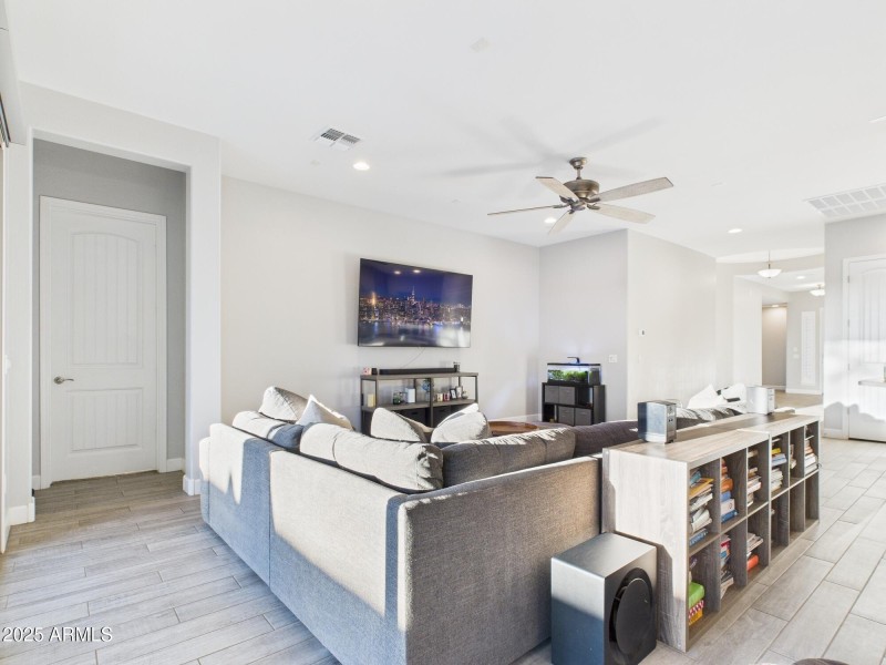 CAM03379G0-PR0160-STILL022