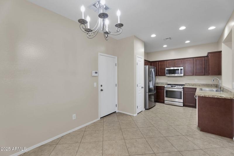 12-web-or-mls-6813 S 7th Ln - 23