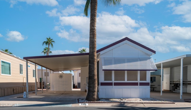 Golden Vista 196 outside