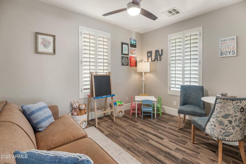 15294 W Old Oak Ln-23