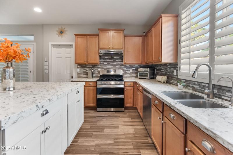 15294 W Old Oak Ln-35