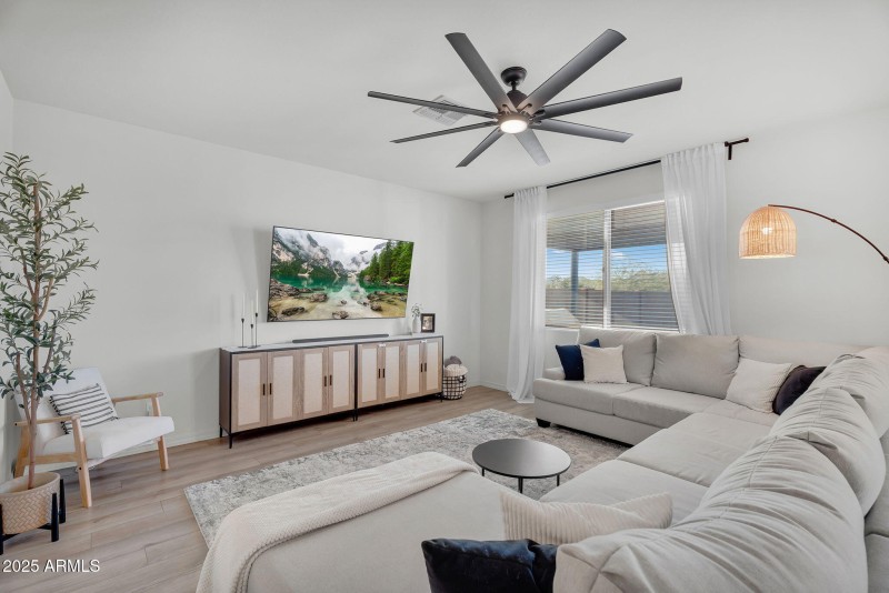 9-web-or-mls-Daylight-5