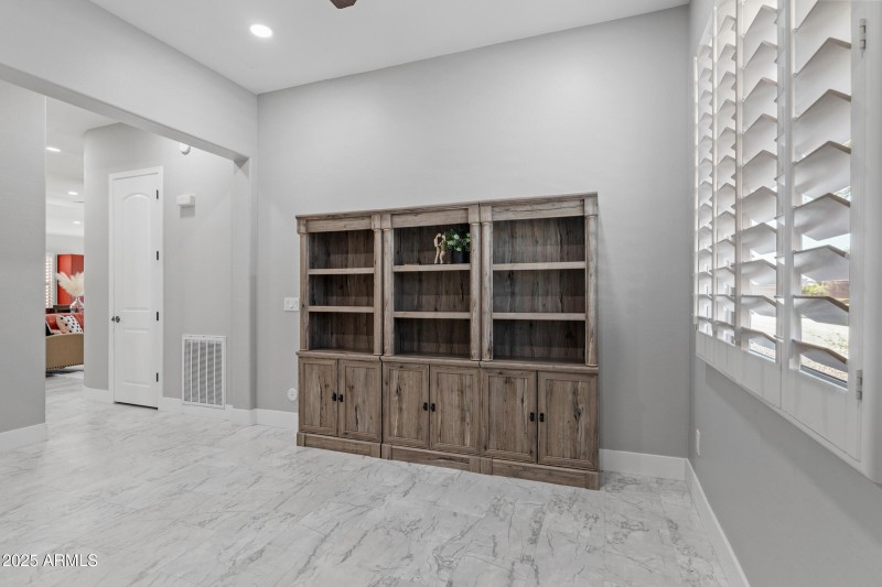 4615 E Sourwood Dr-14