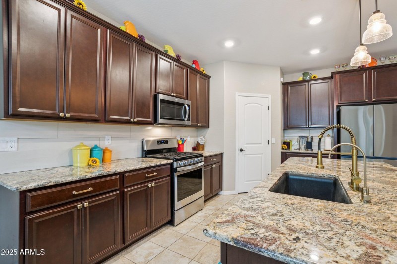 17-web-or-mls-20667-n-danielle-ave