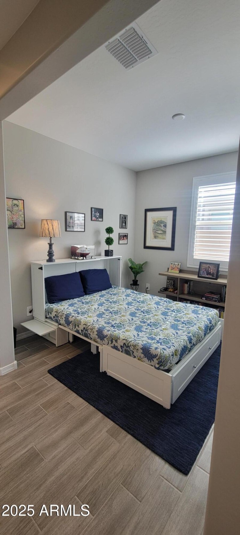 Den/3rd Bedroom with Queen Sized Bed