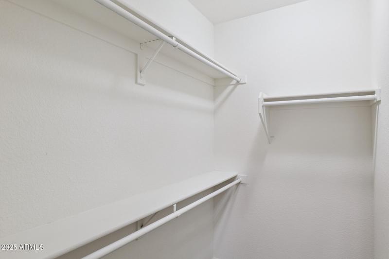 Br2 Walk in Closet