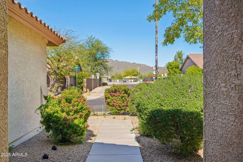 8-web-or-mls-W Kuralt Dr-S3010-008