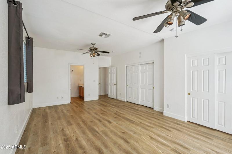 13-web-or-mls-W Kuralt Dr-S3010-013