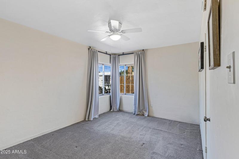 Bedroom 229 W Mission Ln-15