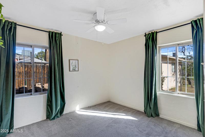 Bedroom3-29 W Mission Ln-16