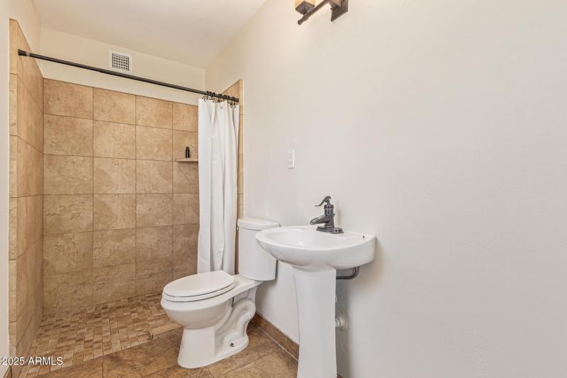 Secondary Ensuite Bathroom