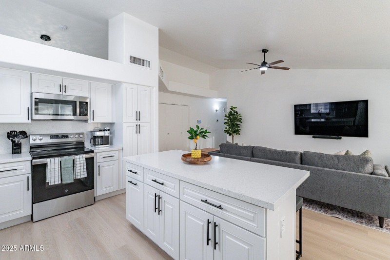 8-web-or-mls-Glendale-8