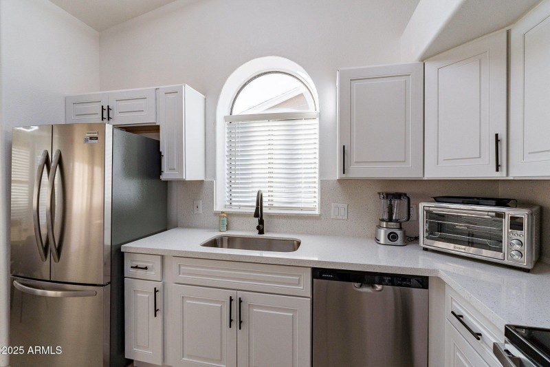 10-web-or-mls-Glendale-10