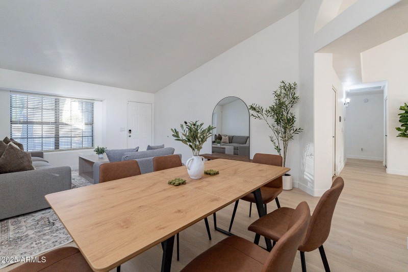 12-web-or-mls-Glendale-12