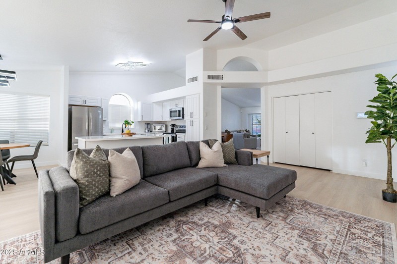 17-web-or-mls-Glendale-17