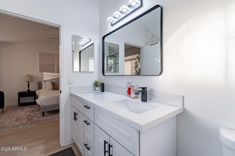 24-web-or-mls-Glendale-24