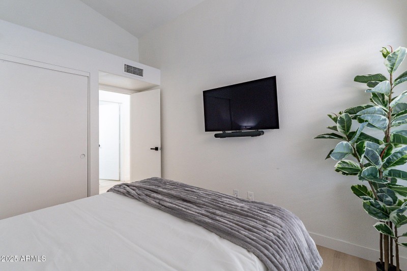 27-web-or-mls-Glendale-27