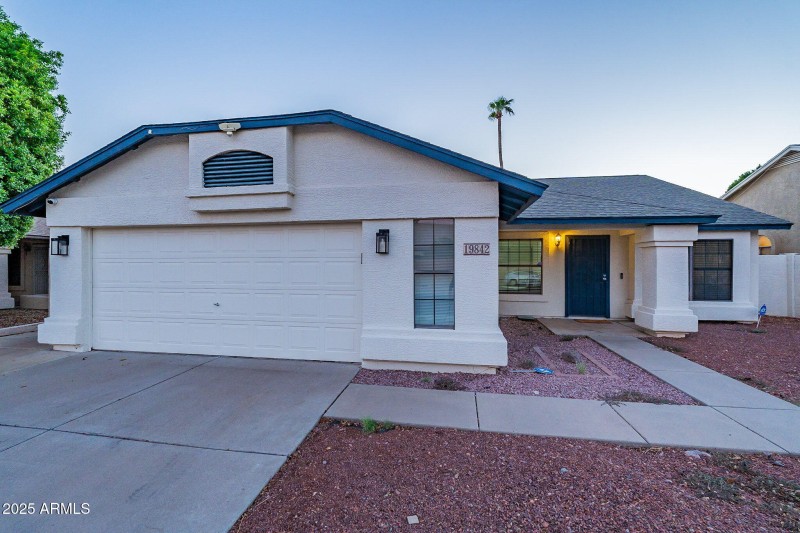 41-web-or-mls-Glendale-twilight-2