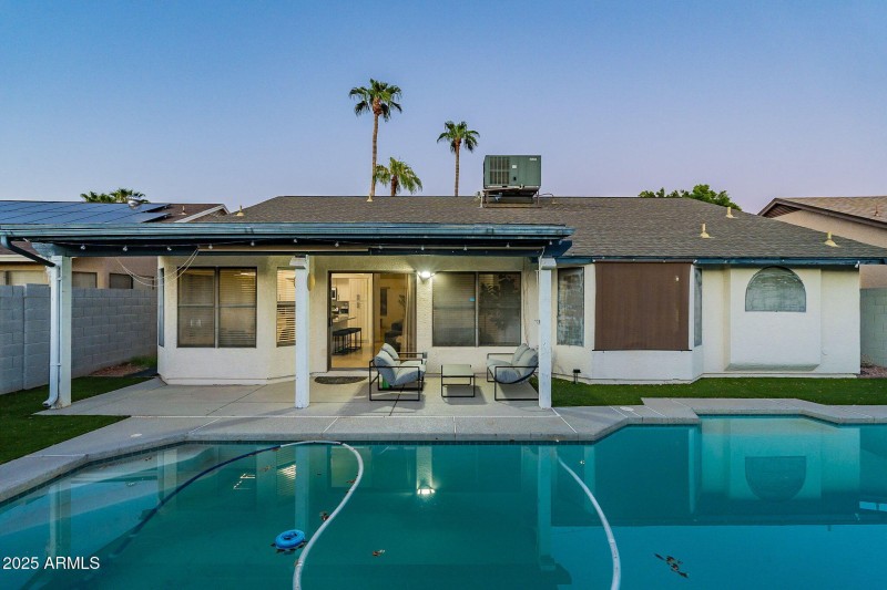 44-web-or-mls-Glendale-twilight-5