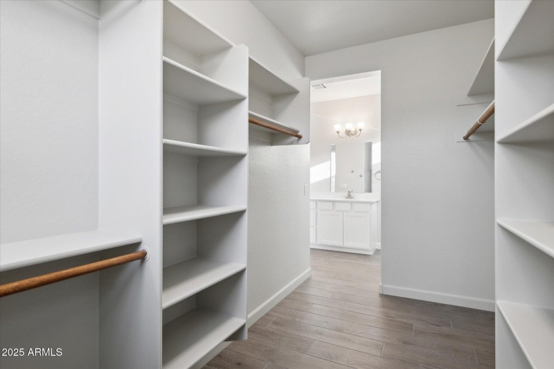 1,658 Master Closet 2 - 192