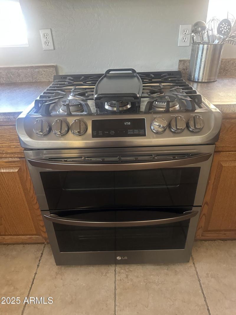 5 burner gas stove with cnter skillet