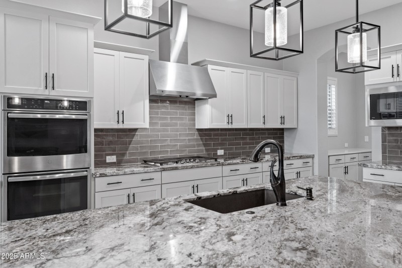 20947 W Mariposa St-17