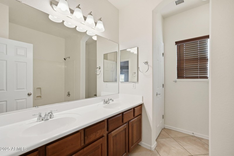 46-web-or-mls-049_ListerPros