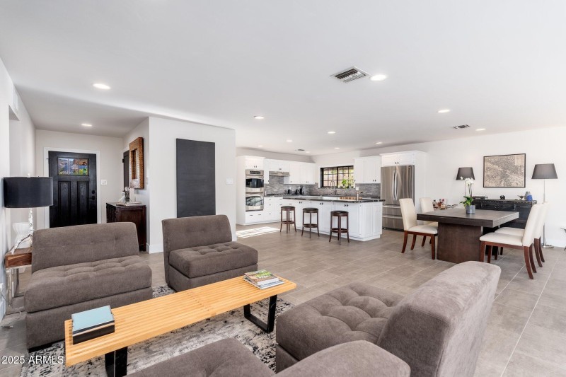 2712 E Mountain View Rd - 09