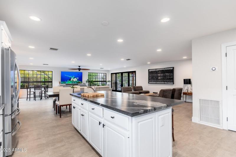 2712 E Mountain View Rd - 15