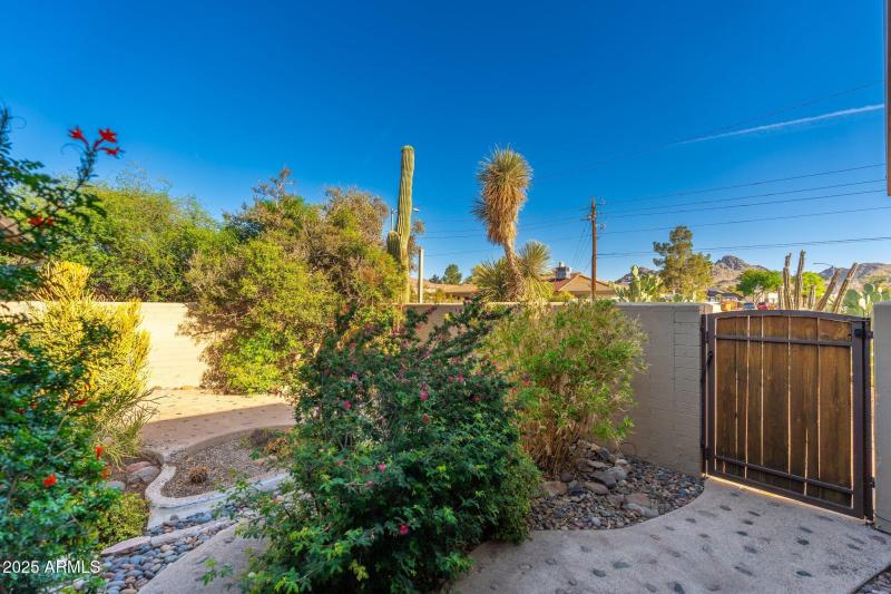 2712 E Mountain View Rd - 05