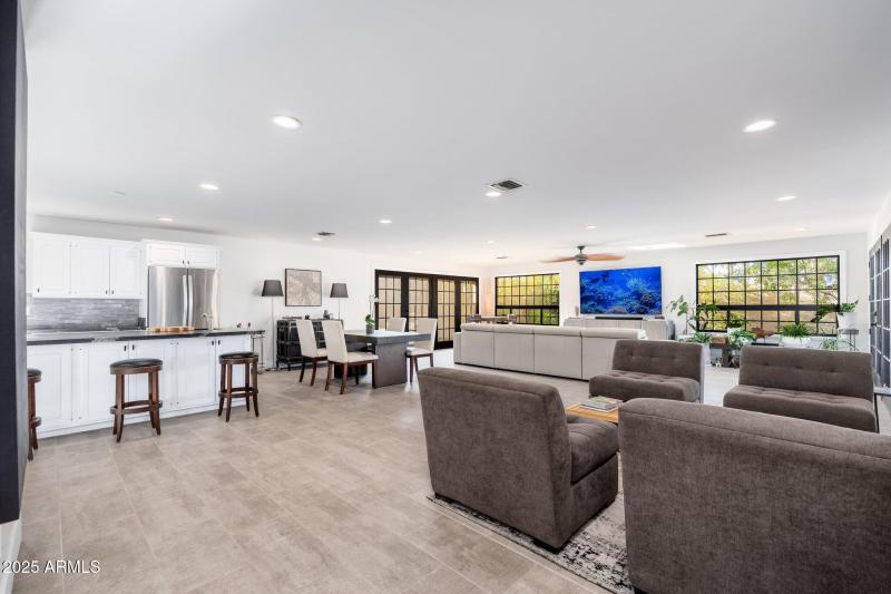 2712 E Mountain View Rd - 06