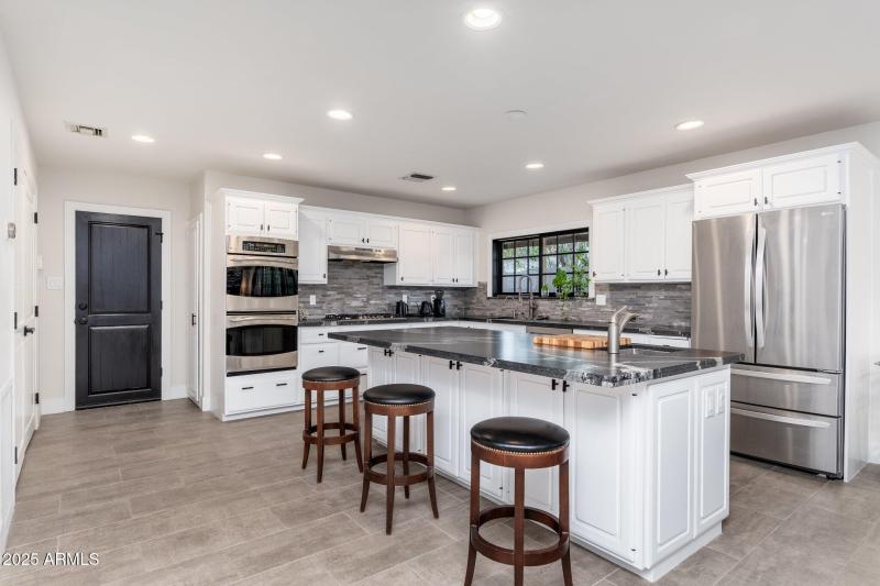 2712 E Mountain View Rd - 10