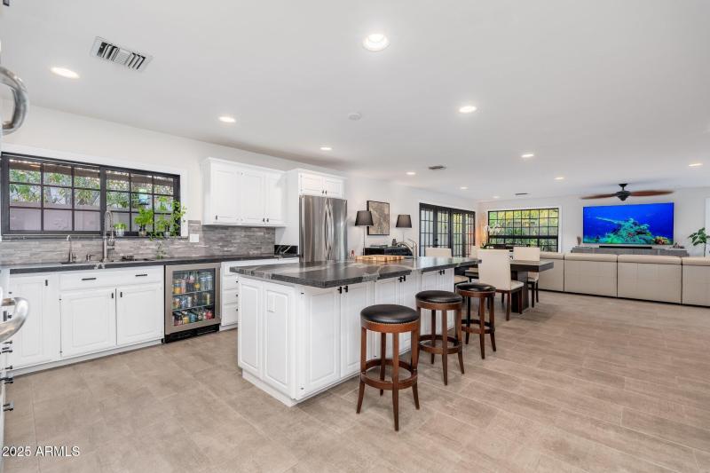 2712 E Mountain View Rd - 12