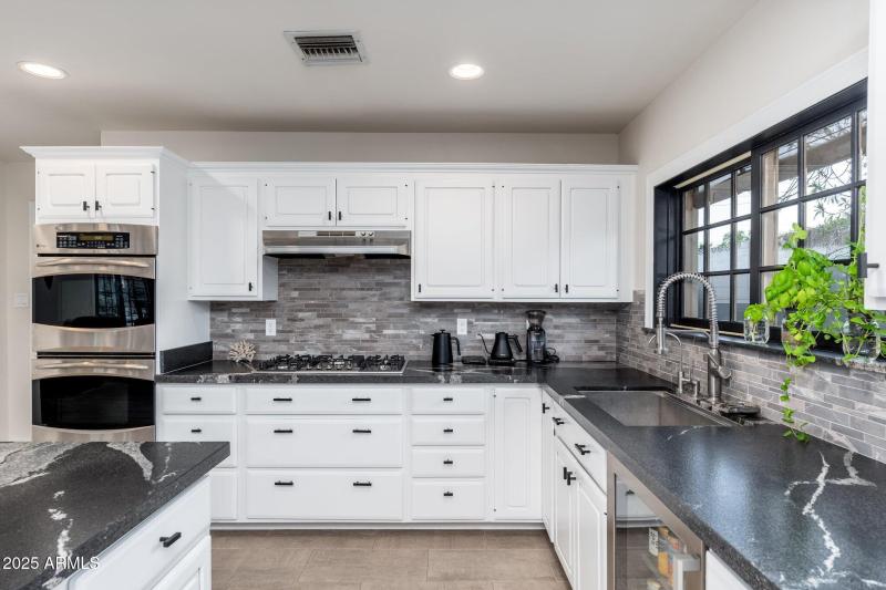 2712 E Mountain View Rd - 14