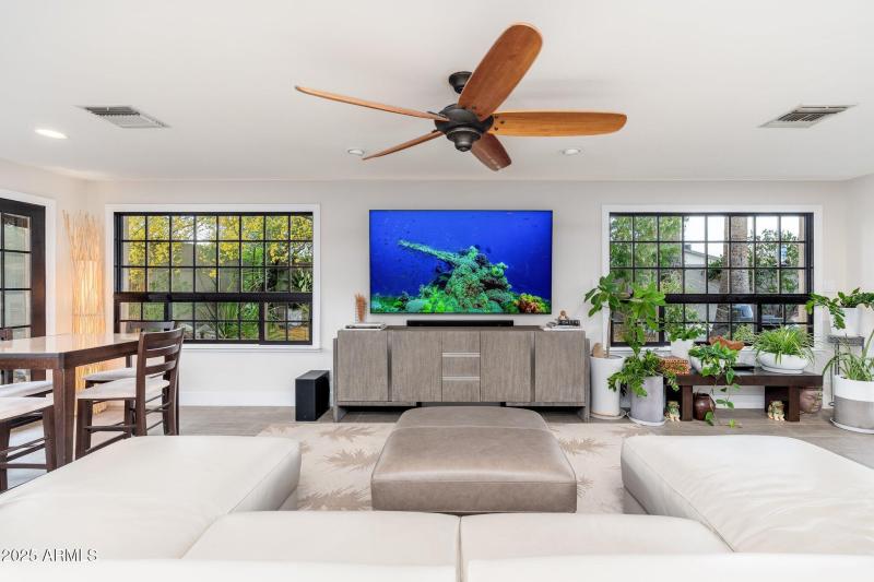 2712 E Mountain View Rd - 17