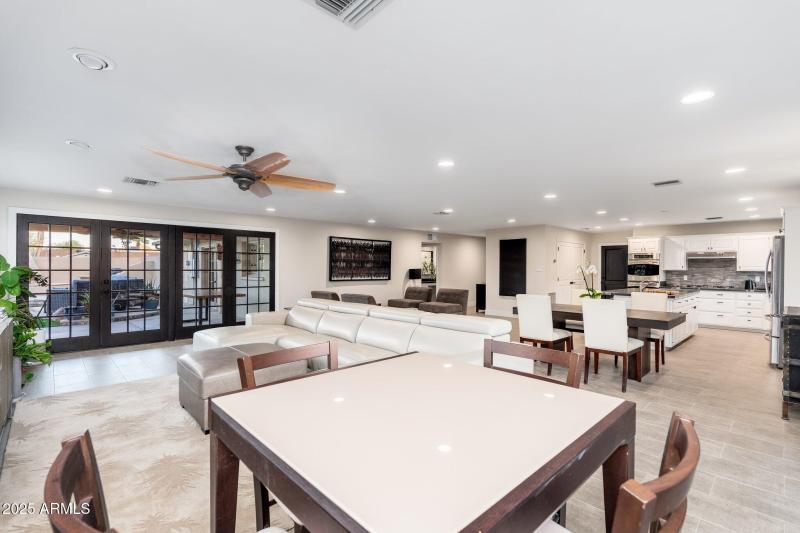 2712 E Mountain View Rd - 19