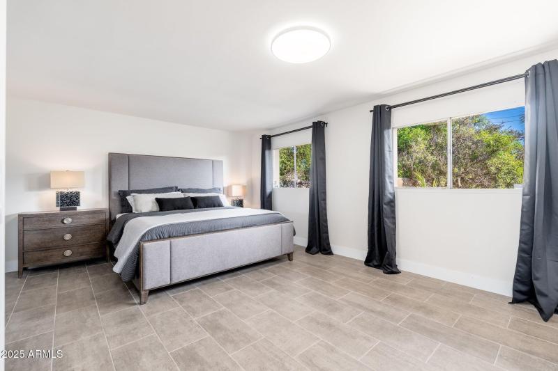 2712 E Mountain View Rd - 22