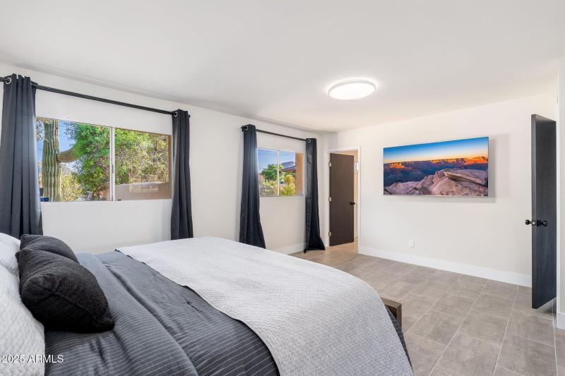 2712 E Mountain View Rd - 24