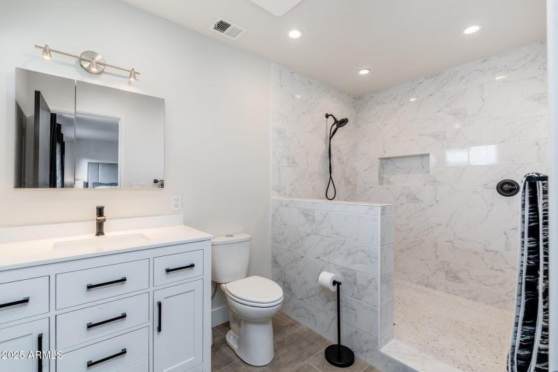 2712 E Mountain View Rd - 26